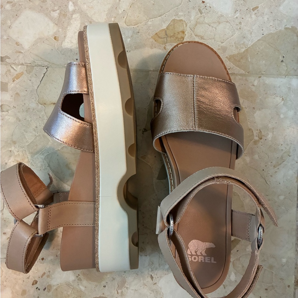 Used once Sorel Women's Rose Gold Sandals